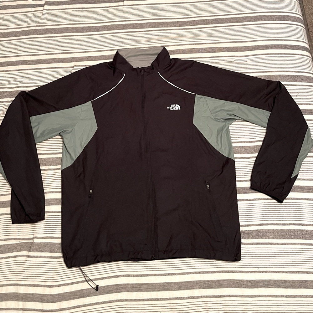 ⚡️The North Face Light Weight Zip-Up⚡️